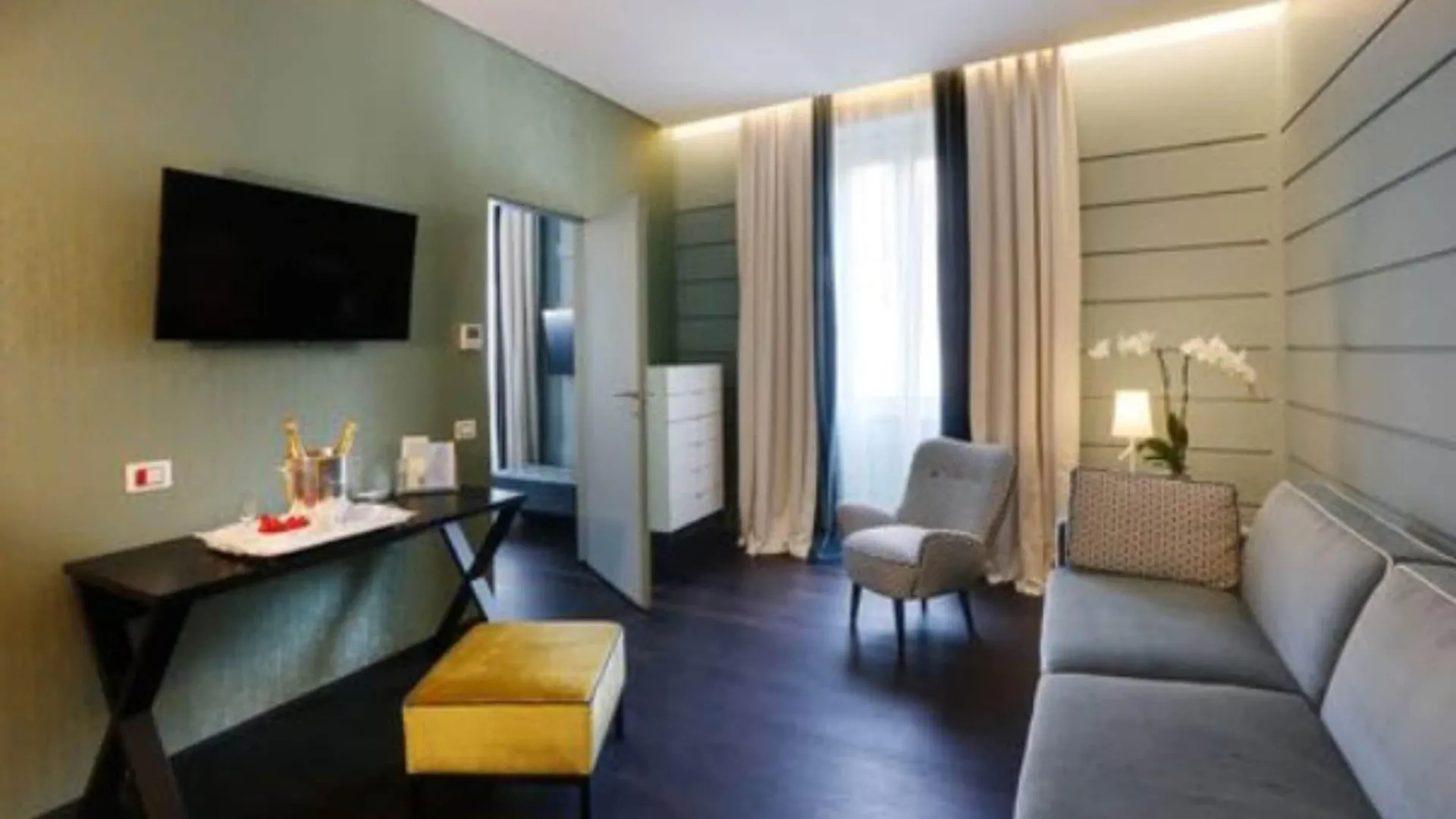 Отель Stendhal Luxury Suites