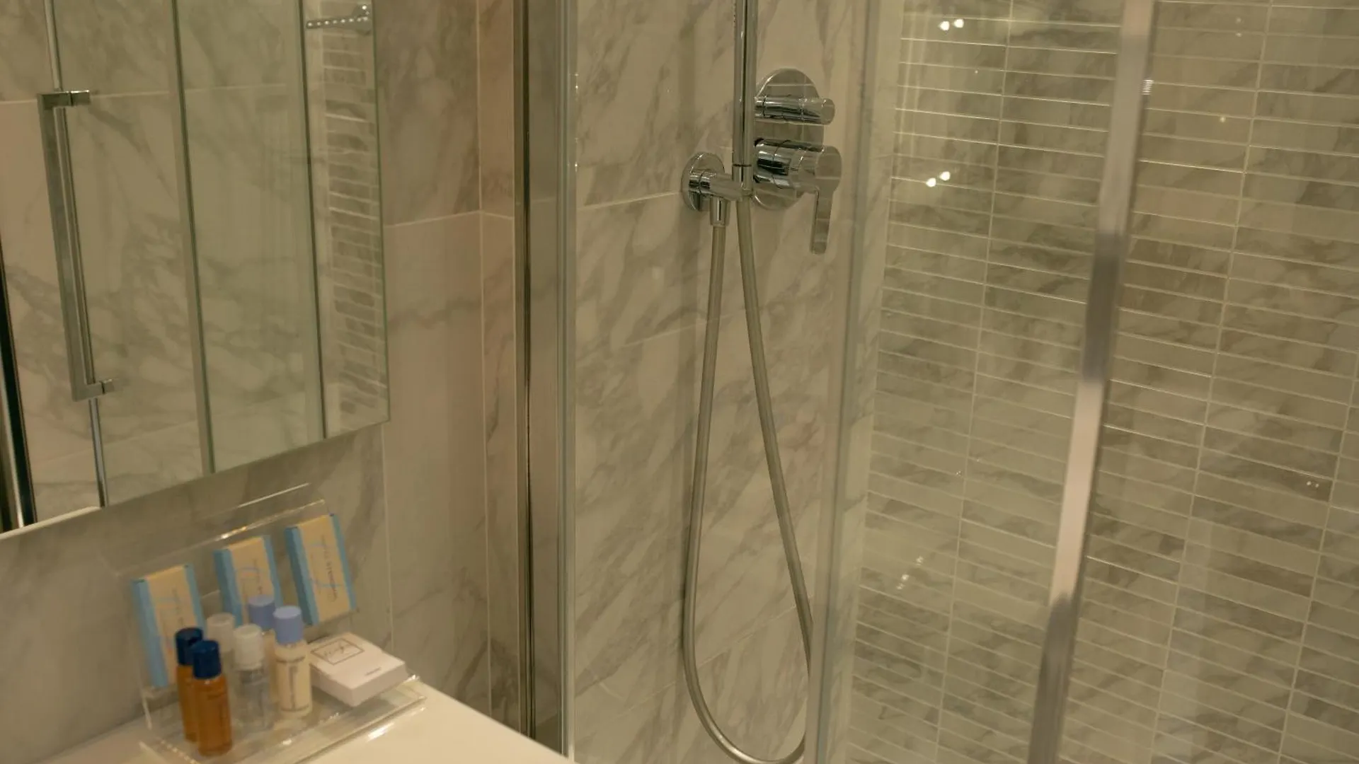 **** Hotel Stendhal Luxury Suites Rzym Włochy